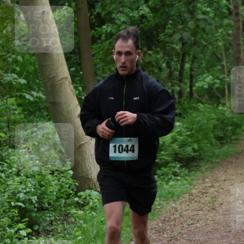 04.05.2025 - 8. Wedeler Halbmarathon Lena Gebhardt http://msf.ph/oto/7830876 04.05.2025 11:16:21 Laufen 1044 meine-sportfotos.de