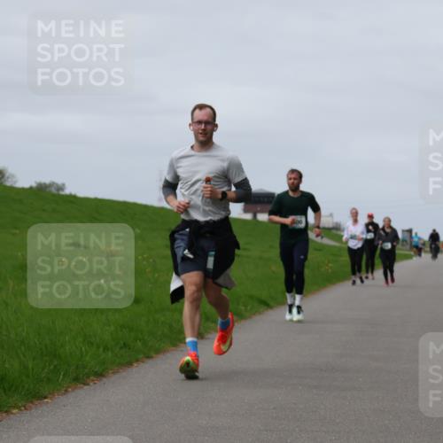 04.05.2025 - 8. Wedeler Halbmarathon Yannick Fuchs http://msf.ph/oto/7830912 04.05.2025 11:39:28 Laufen 00 meine-sportfotos.de
