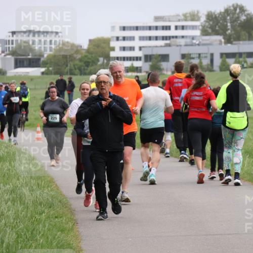 04.05.2025 - 8. Wedeler Halbmarathon Yannick Fuchs http://msf.ph/oto/7830913 04.05.2025 11:19:42 Laufen 225 meine-sportfotos.de