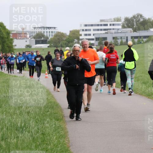 04.05.2025 - 8. Wedeler Halbmarathon Yannick Fuchs http://msf.ph/oto/7830952 04.05.2025 11:19:43 Laufen 10000, 225 meine-sportfotos.de