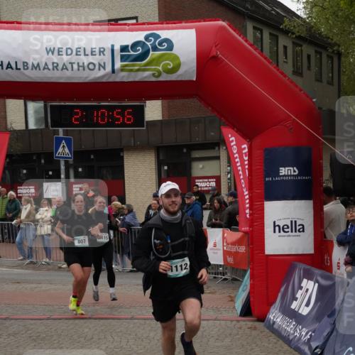 04.05.2025 - 8. Wedeler Halbmarathon Felixshl http://msf.ph/oto/7830983 04.05.2025 12:10:54 Ziel 503, 807, 1112, 1115 meine-sportfotos.de