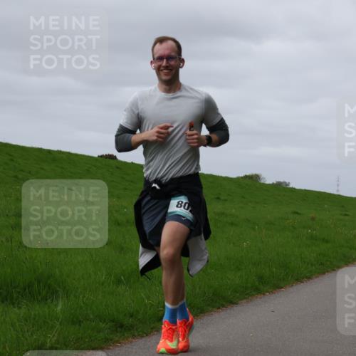 04.05.2025 - 8. Wedeler Halbmarathon Yannick Fuchs http://msf.ph/oto/7830987 04.05.2025 11:39:31 Laufen 80, 400 meine-sportfotos.de