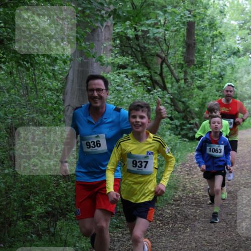 04.05.2025 - 8. Wedeler Halbmarathon Lena Gebhardt http://msf.ph/oto/7831036 04.05.2025 11:17:07 Laufen 936, 937, 1063 meine-sportfotos.de