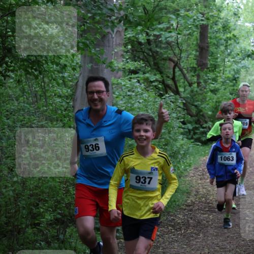 04.05.2025 - 8. Wedeler Halbmarathon Lena Gebhardt http://msf.ph/oto/7831040 04.05.2025 11:17:07 Laufen 936, 937, 1063, 19 meine-sportfotos.de