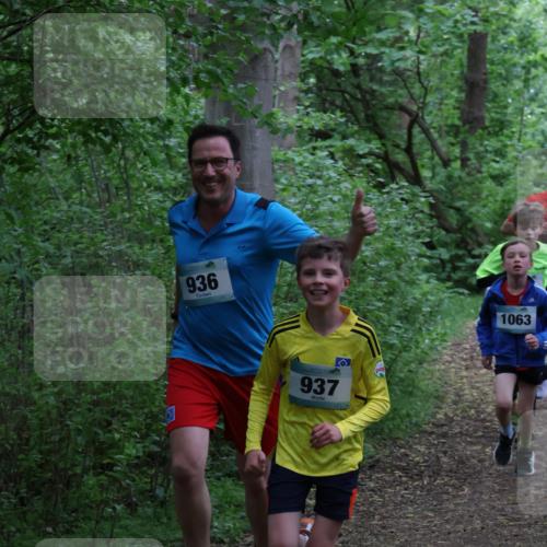 04.05.2025 - 8. Wedeler Halbmarathon Lena Gebhardt http://msf.ph/oto/7831045 04.05.2025 11:17:07 Laufen 936, 937, 1063 meine-sportfotos.de