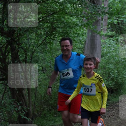 04.05.2025 - 8. Wedeler Halbmarathon Lena Gebhardt http://msf.ph/oto/7831060 04.05.2025 11:17:07 Laufen 936, 937 meine-sportfotos.de