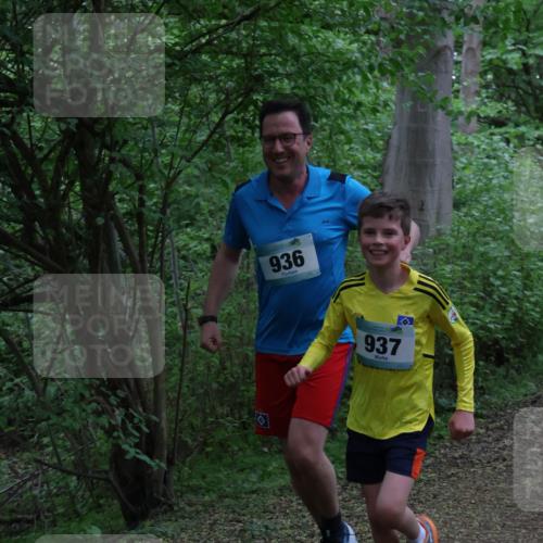 04.05.2025 - 8. Wedeler Halbmarathon Lena Gebhardt http://msf.ph/oto/7831066 04.05.2025 11:17:07 Laufen 936, 937 meine-sportfotos.de