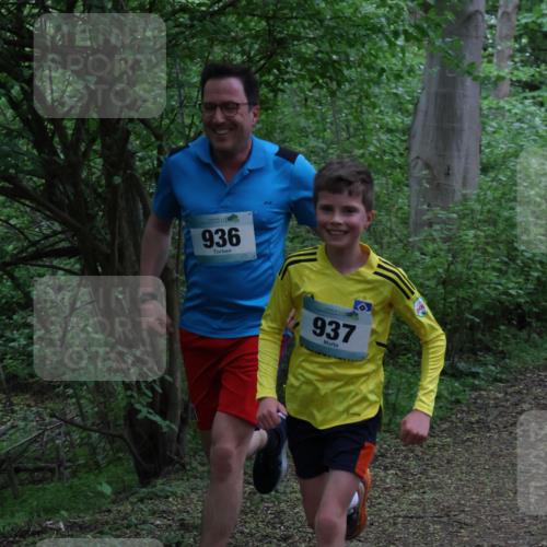 04.05.2025 - 8. Wedeler Halbmarathon Lena Gebhardt http://msf.ph/oto/7831075 04.05.2025 11:17:08 Laufen 936, 937 meine-sportfotos.de