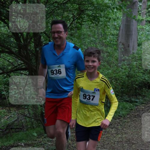 04.05.2025 - 8. Wedeler Halbmarathon Lena Gebhardt http://msf.ph/oto/7831078 04.05.2025 11:17:08 Laufen 936, 937 meine-sportfotos.de