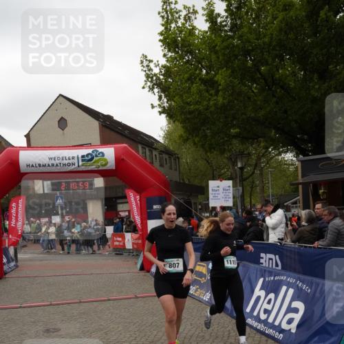 04.05.2025 - 8. Wedeler Halbmarathon Felixshl http://msf.ph/oto/7831081 04.05.2025 12:10:57 Ziel 807, 1112, 1115 meine-sportfotos.de
