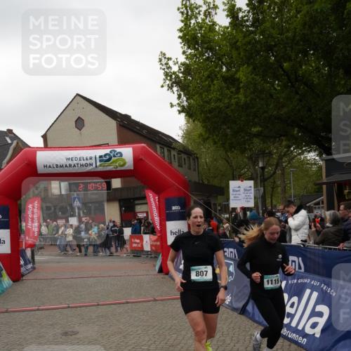 04.05.2025 - 8. Wedeler Halbmarathon Felixshl http://msf.ph/oto/7831090 04.05.2025 12:10:57 Ziel 807, 1112, 1115 meine-sportfotos.de