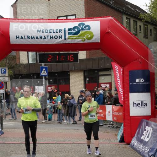 04.05.2025 - 8. Wedeler Halbmarathon Felixshl http://msf.ph/oto/7831100 04.05.2025 12:11:14 Ziel 584, 829 meine-sportfotos.de