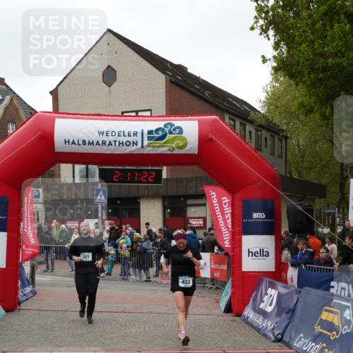 04.05.2025 - 8. Wedeler Halbmarathon Felixshl http://msf.ph/oto/7831194 04.05.2025 12:11:20 Ziel 327, 433, 829 meine-sportfotos.de