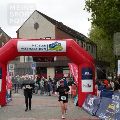 04.05.2025 - 8. Wedeler Halbmarathon Felixshl http://msf.ph/oto/7831205 04.05.2025 12:11:20 Ziel 327, 433, 829 meine-sportfotos.de