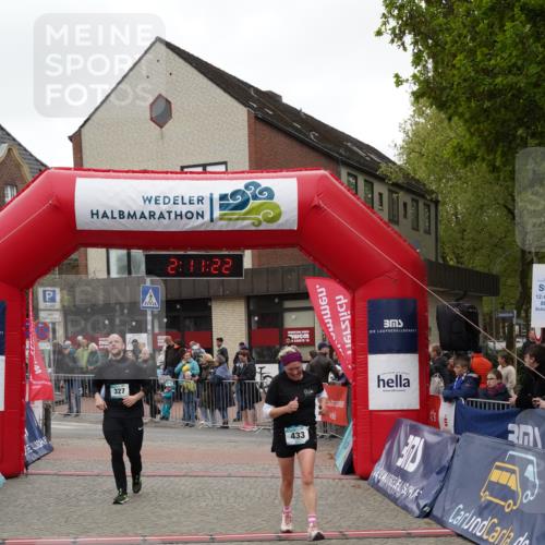 04.05.2025 - 8. Wedeler Halbmarathon Felixshl http://msf.ph/oto/7831214 04.05.2025 12:11:20 Ziel 327, 433, 829 meine-sportfotos.de