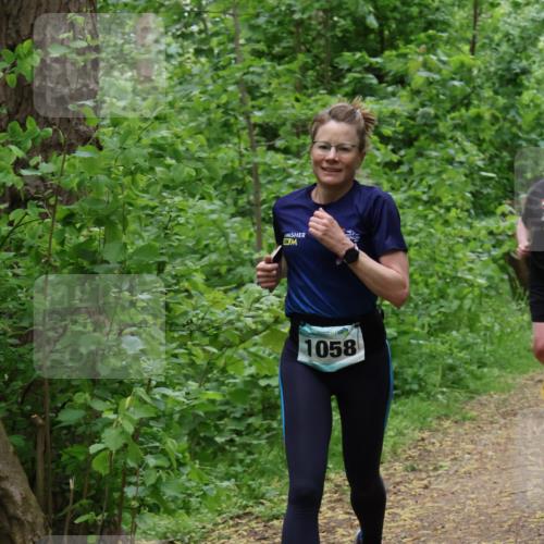 04.05.2025 - 8. Wedeler Halbmarathon Lena Gebhardt http://msf.ph/oto/7831254 04.05.2025 11:17:30 Laufen 1058 meine-sportfotos.de
