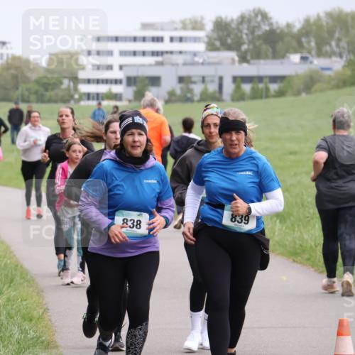 04.05.2025 - 8. Wedeler Halbmarathon Yannick Fuchs http://msf.ph/oto/7831405 04.05.2025 11:20:16 Laufen 838, 839 meine-sportfotos.de
