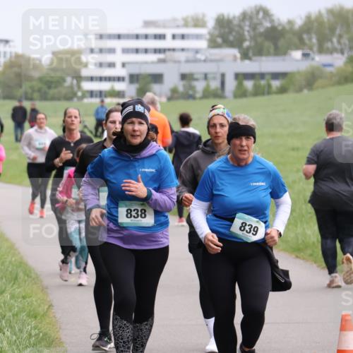 04.05.2025 - 8. Wedeler Halbmarathon Yannick Fuchs http://msf.ph/oto/7831413 04.05.2025 11:20:17 Laufen 838, 839 meine-sportfotos.de