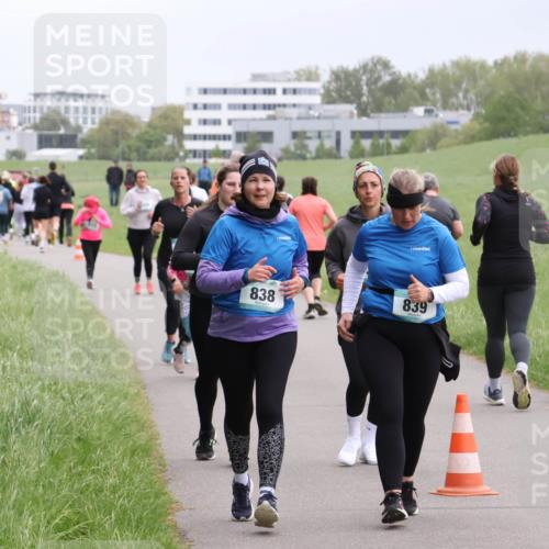 04.05.2025 - 8. Wedeler Halbmarathon Yannick Fuchs http://msf.ph/oto/7831450 04.05.2025 11:20:18 Laufen 838, 839 meine-sportfotos.de