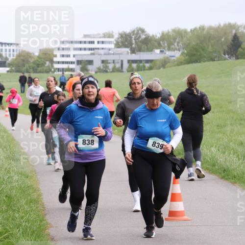 04.05.2025 - 8. Wedeler Halbmarathon Yannick Fuchs http://msf.ph/oto/7831458 04.05.2025 11:20:18 Laufen 838, 839 meine-sportfotos.de
