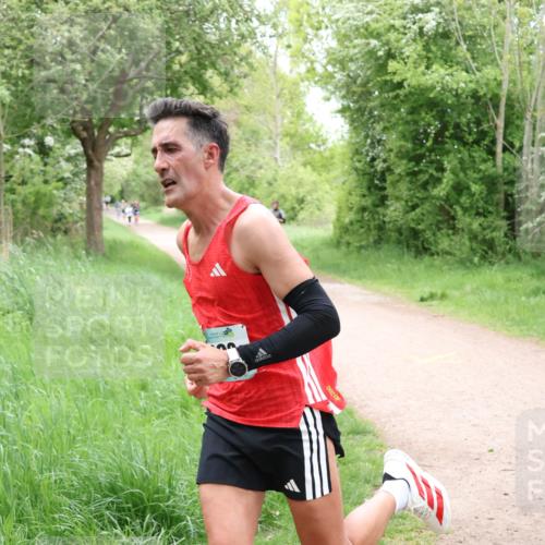 04.05.2025 - 8. Wedeler Halbmarathon Lena Gebhardt http://msf.ph/oto/7831510 04.05.2025 11:18:07 Laufen 040, 66, 93, 02 meine-sportfotos.de