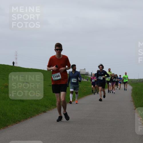 04.05.2025 - 8. Wedeler Halbmarathon Yannick Fuchs http://msf.ph/oto/7831536 04.05.2025 11:20:25 Laufen 1160, 1059, 687 meine-sportfotos.de