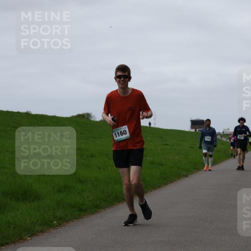 04.05.2025 - 8. Wedeler Halbmarathon Yannick Fuchs http://msf.ph/oto/7831555 04.05.2025 11:20:28 Laufen 1160, 1059, 687 meine-sportfotos.de