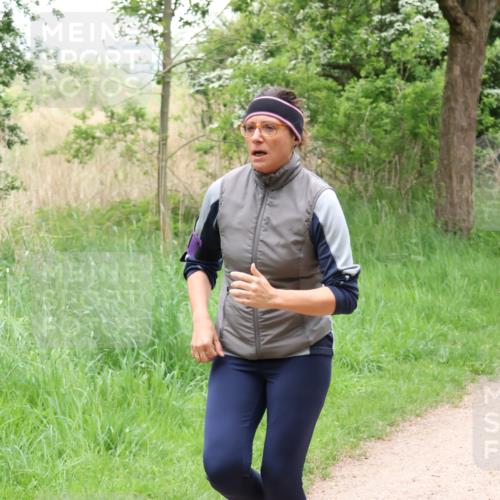 04.05.2025 - 8. Wedeler Halbmarathon Lena Gebhardt http://msf.ph/oto/7831581 04.05.2025 11:18:14 Laufen  meine-sportfotos.de