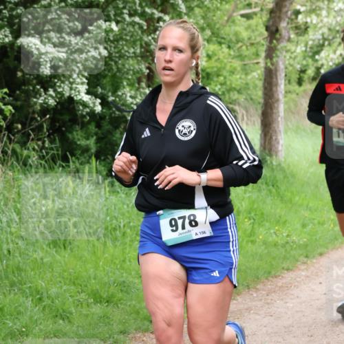 04.05.2025 - 8. Wedeler Halbmarathon Lena Gebhardt http://msf.ph/oto/7831600 04.05.2025 11:18:24 Laufen 978, 156 meine-sportfotos.de