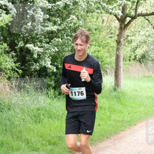 04.05.2025 - 8. Wedeler Halbmarathon Lena Gebhardt http://msf.ph/oto/7831621 04.05.2025 11:18:25 Laufen 1176 meine-sportfotos.de