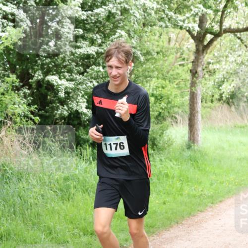 04.05.2025 - 8. Wedeler Halbmarathon Lena Gebhardt http://msf.ph/oto/7831626 04.05.2025 11:18:25 Laufen 1176 meine-sportfotos.de