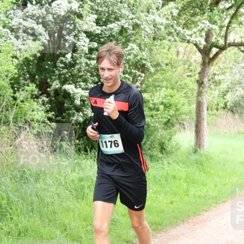 04.05.2025 - 8. Wedeler Halbmarathon Lena Gebhardt http://msf.ph/oto/7831629 04.05.2025 11:18:26 Laufen 1176 meine-sportfotos.de