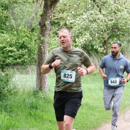 04.05.2025 - 8. Wedeler Halbmarathon Lena Gebhardt http://msf.ph/oto/7831646 04.05.2025 11:18:29 Laufen 825, 643 meine-sportfotos.de