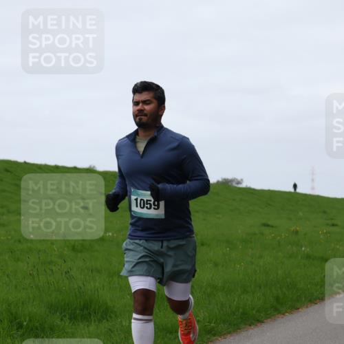 04.05.2025 - 8. Wedeler Halbmarathon Yannick Fuchs http://msf.ph/oto/7831712 04.05.2025 11:20:35 Laufen 1059, 579, 155 meine-sportfotos.de