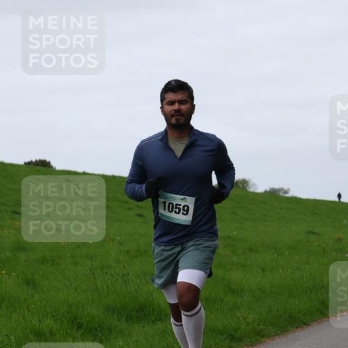 04.05.2025 - 8. Wedeler Halbmarathon Yannick Fuchs http://msf.ph/oto/7831722 04.05.2025 11:20:36 Laufen 1059 meine-sportfotos.de