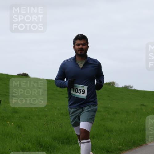 04.05.2025 - 8. Wedeler Halbmarathon Yannick Fuchs http://msf.ph/oto/7831723 04.05.2025 11:20:36 Laufen 1059 meine-sportfotos.de
