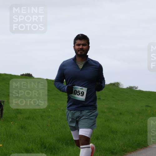 04.05.2025 - 8. Wedeler Halbmarathon Yannick Fuchs http://msf.ph/oto/7831727 04.05.2025 11:20:36 Laufen 059 meine-sportfotos.de