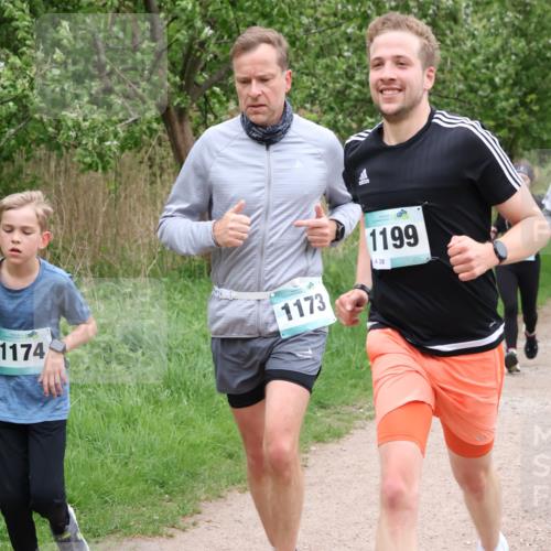 04.05.2025 - 8. Wedeler Halbmarathon Lena Gebhardt http://msf.ph/oto/7831774 04.05.2025 11:18:44 Laufen 1174, 1173, 1199, 38 meine-sportfotos.de