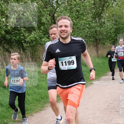 04.05.2025 - 8. Wedeler Halbmarathon Lena Gebhardt http://msf.ph/oto/7831782 04.05.2025 11:18:44 Laufen 1199, 38, 166 meine-sportfotos.de