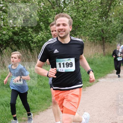 04.05.2025 - 8. Wedeler Halbmarathon Lena Gebhardt http://msf.ph/oto/7831785 04.05.2025 11:18:44 Laufen 1199, 38, 1208 meine-sportfotos.de
