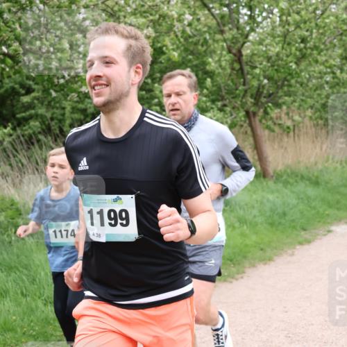 04.05.2025 - 8. Wedeler Halbmarathon Lena Gebhardt http://msf.ph/oto/7831794 04.05.2025 11:18:45 Laufen 1174, 56, 1199, 38 meine-sportfotos.de