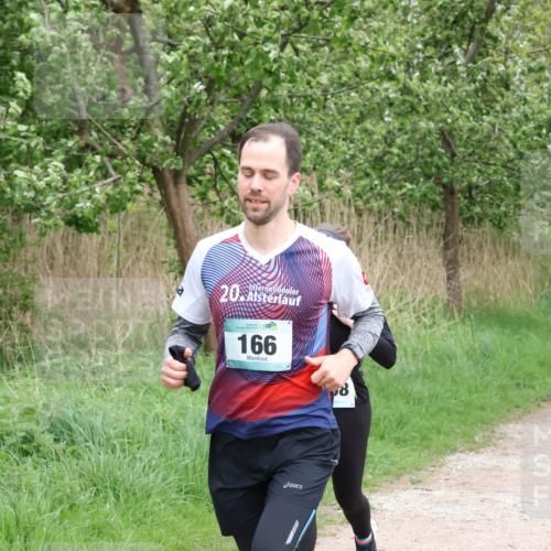 04.05.2025 - 8. Wedeler Halbmarathon Lena Gebhardt http://msf.ph/oto/7831798 04.05.2025 11:18:46 Laufen 20, 166 meine-sportfotos.de