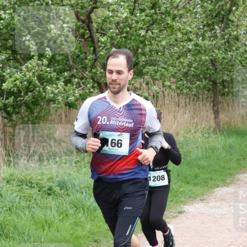 04.05.2025 - 8. Wedeler Halbmarathon Lena Gebhardt http://msf.ph/oto/7831802 04.05.2025 11:18:46 Laufen 20, 166, 1208, 152 meine-sportfotos.de