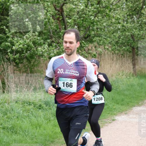 04.05.2025 - 8. Wedeler Halbmarathon Lena Gebhardt http://msf.ph/oto/7831805 04.05.2025 11:18:46 Laufen 20, 166, 1208 meine-sportfotos.de