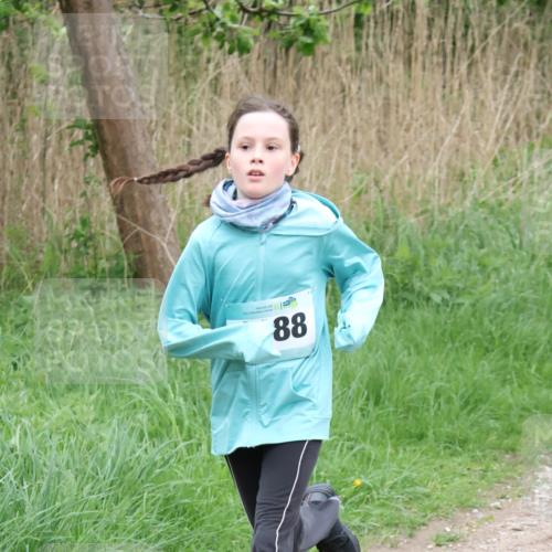 04.05.2025 - 8. Wedeler Halbmarathon Lena Gebhardt http://msf.ph/oto/7831847 04.05.2025 11:18:50 Laufen 88 meine-sportfotos.de