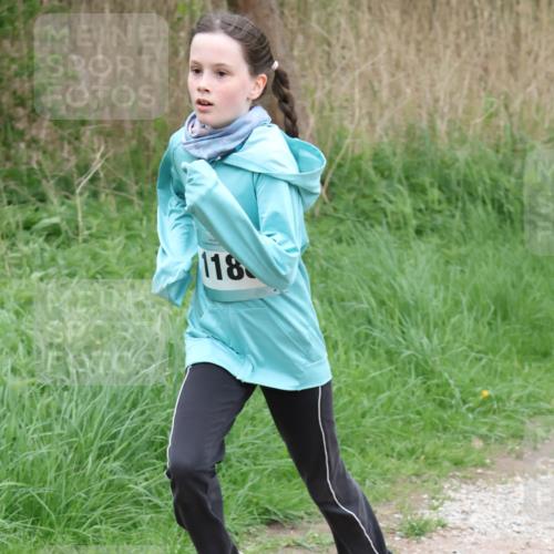 04.05.2025 - 8. Wedeler Halbmarathon Lena Gebhardt http://msf.ph/oto/7831858 04.05.2025 11:18:50 Laufen 118 meine-sportfotos.de