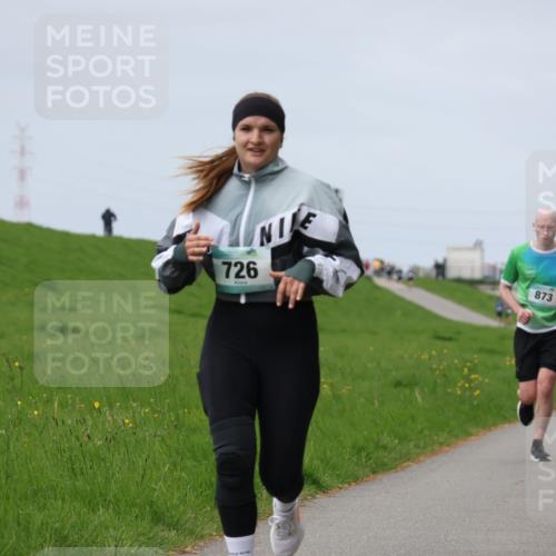 04.05.2025 - 8. Wedeler Halbmarathon Yannick Fuchs http://msf.ph/oto/7831944 04.05.2025 11:40:54 Laufen 726, 873 meine-sportfotos.de