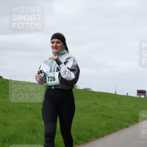 04.05.2025 - 8. Wedeler Halbmarathon Yannick Fuchs http://msf.ph/oto/7831998 04.05.2025 11:40:57 Laufen 26, 726 meine-sportfotos.de