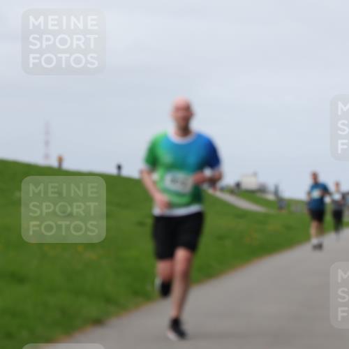 04.05.2025 - 8. Wedeler Halbmarathon Yannick Fuchs http://msf.ph/oto/7832054 04.05.2025 11:41:00 Laufen  meine-sportfotos.de