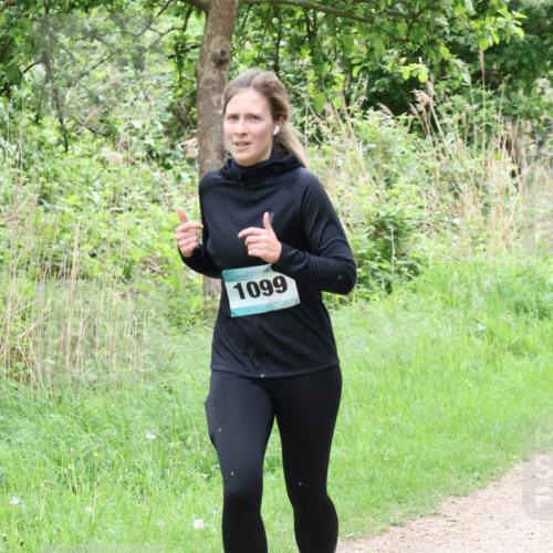 04.05.2025 - 8. Wedeler Halbmarathon Lena Gebhardt http://msf.ph/oto/7832056 04.05.2025 11:19:13 Laufen 1099 meine-sportfotos.de